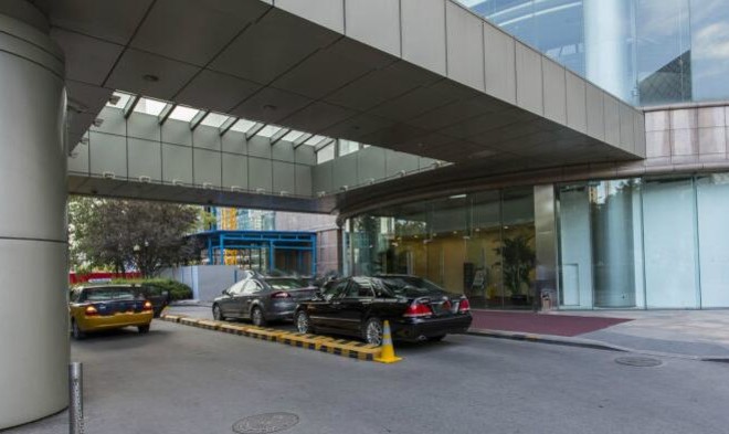 北京国贸大厦，欢迎您 开发商直租 010-58674996正门图